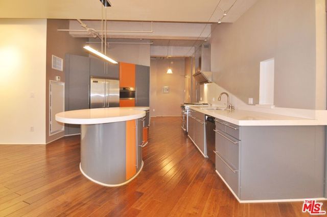 849 S Broadway M8, Los Angeles, CA 90014