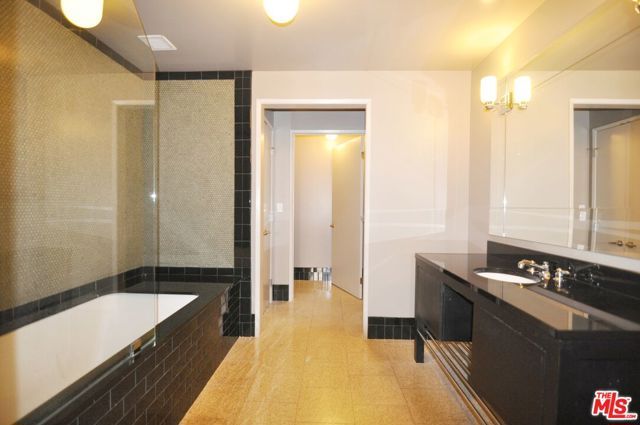 849 S Broadway M8, Los Angeles, CA 90014