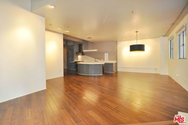 849 S Broadway M8, Los Angeles, CA 90014