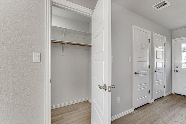 406 Grand Avenue, Fort Worth, TX 76164
