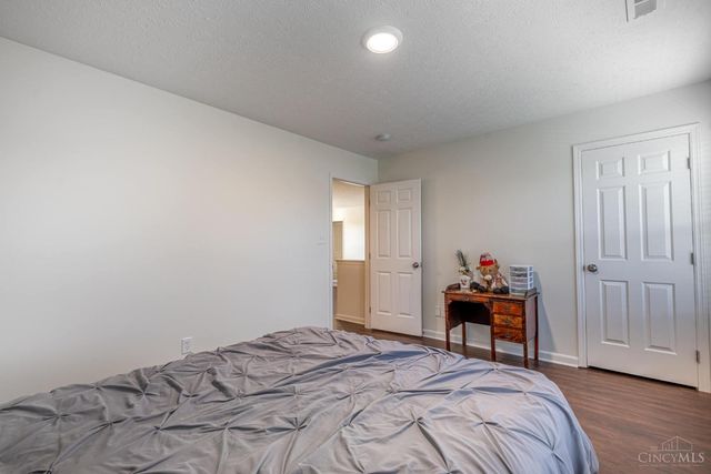 7103 Country Walk Drive, Carlisle, OH 45005