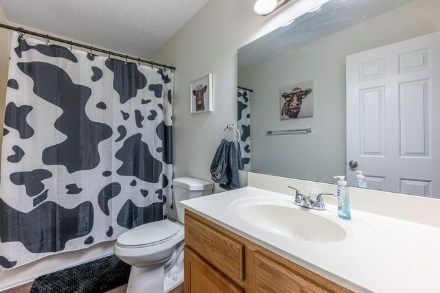 7103 Country Walk Drive, Carlisle, OH 45005