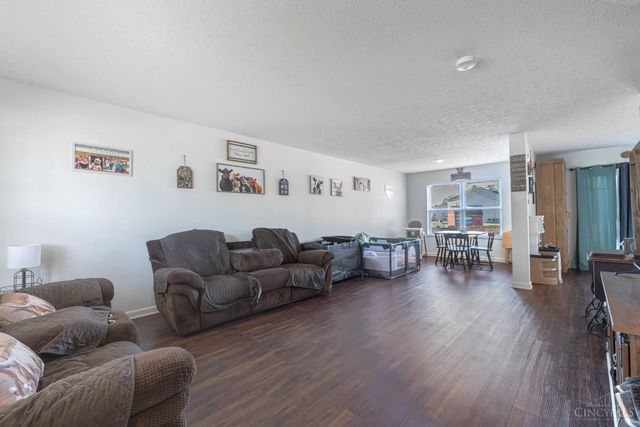 7103 Country Walk Drive, Carlisle, OH 45005