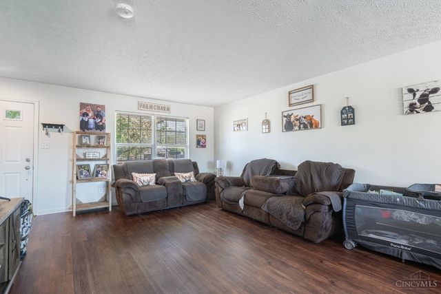 7103 Country Walk Drive, Carlisle, OH 45005