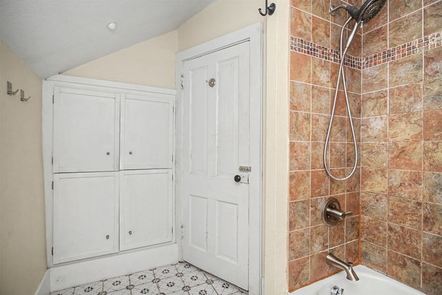 713 Crawford Avenue, Ames, IA 50010