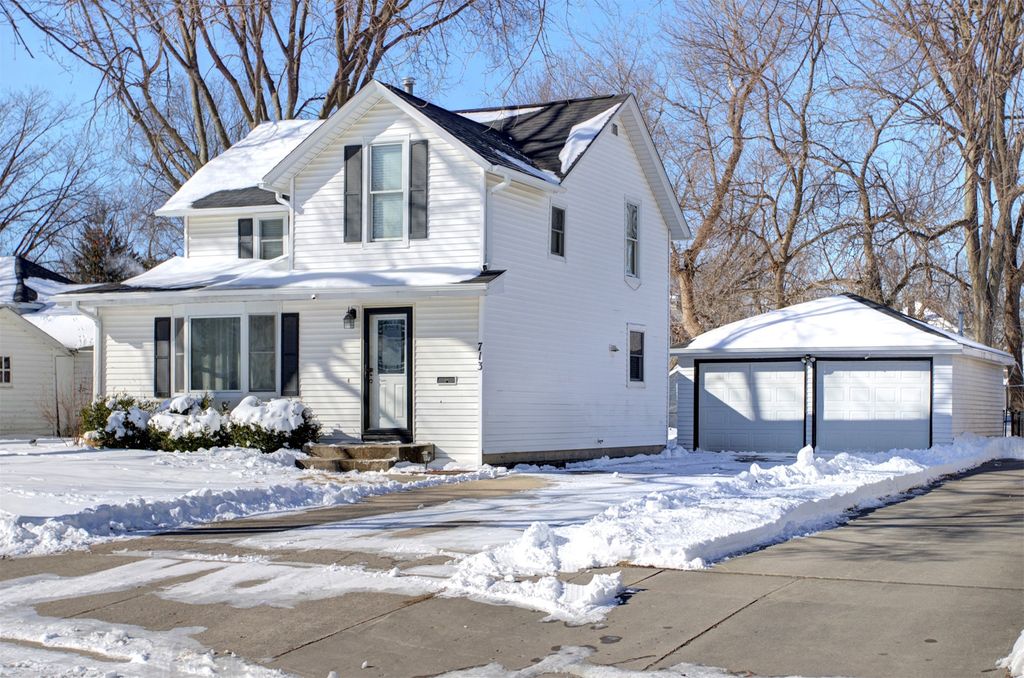 713 Crawford Avenue, Ames, IA 50010