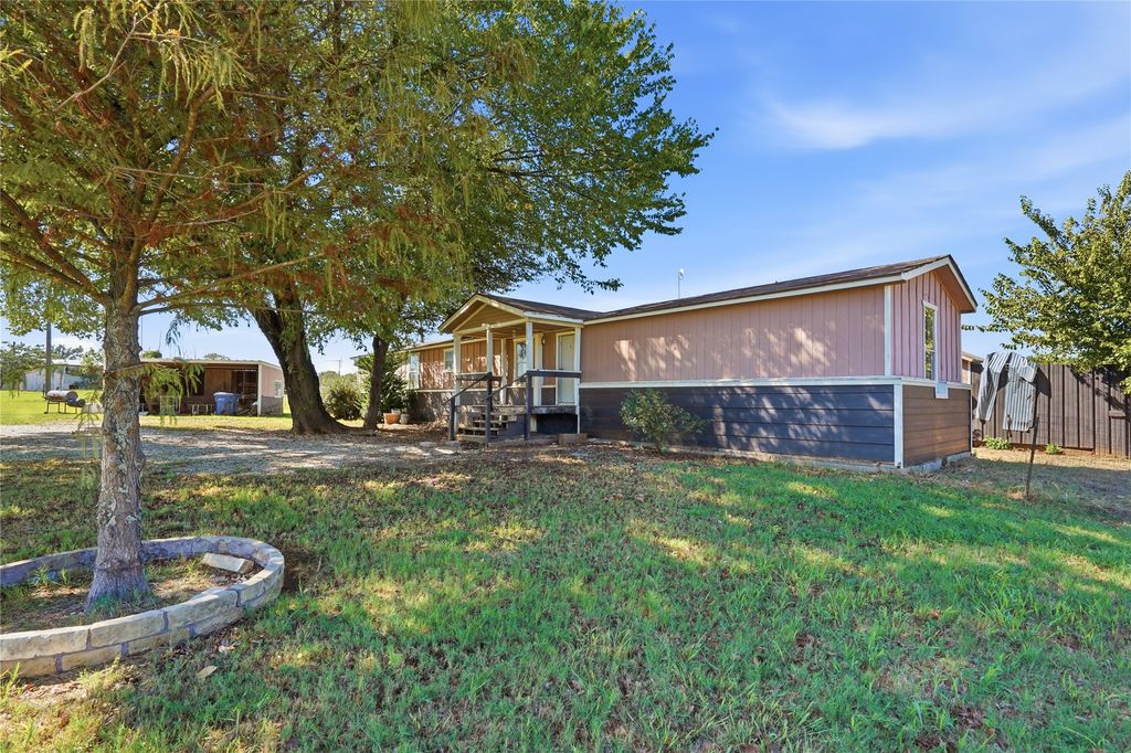 103 Woodland Court, Springtown, TX 76082 — exterior