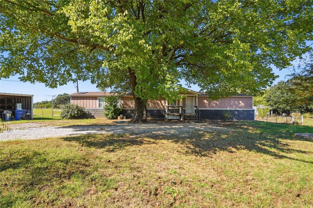 103 Woodland Court, Springtown, TX 76082 — photo 3