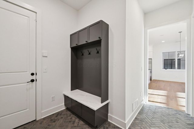 2835 Katmai Drive, Columbus, OH 43228