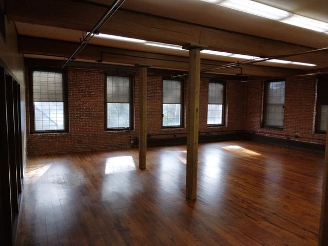 559 Main Street - Rt. 20 unit 202, Sturbridge, MA 01566