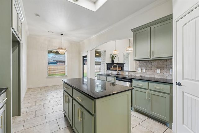 5613 St James Place, Oklahoma City, OK 73179