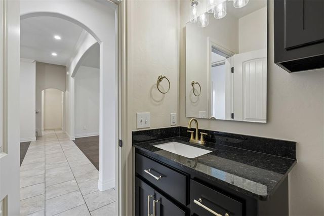 5613 St James Place, Oklahoma City, OK 73179