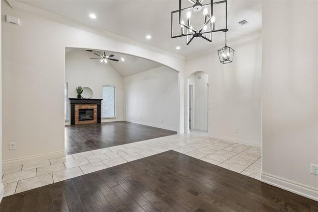5613 St James Place, Oklahoma City, OK 73179