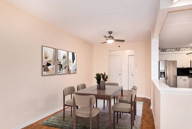 710 Creekside Drive 302, Mount Prospect, IL 60056