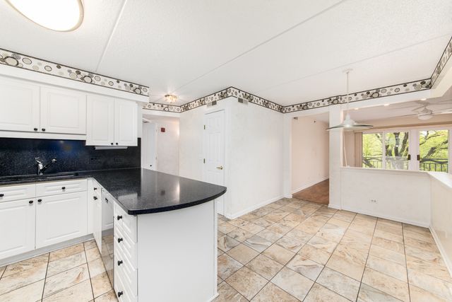 710 Creekside Drive 302, Mount Prospect, IL 60056