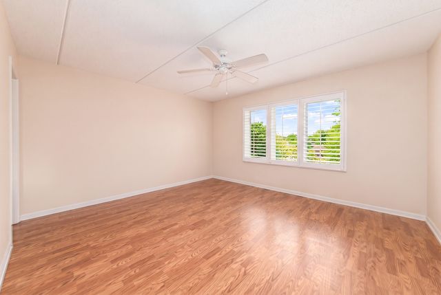 710 Creekside Drive 302, Mount Prospect, IL 60056