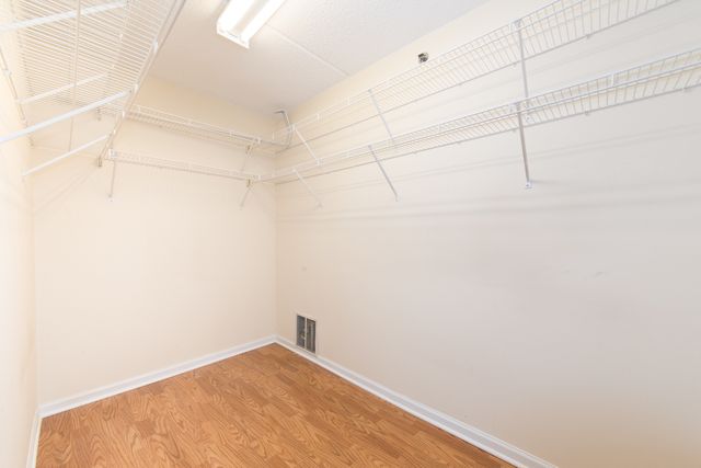710 Creekside Drive 302, Mount Prospect, IL 60056
