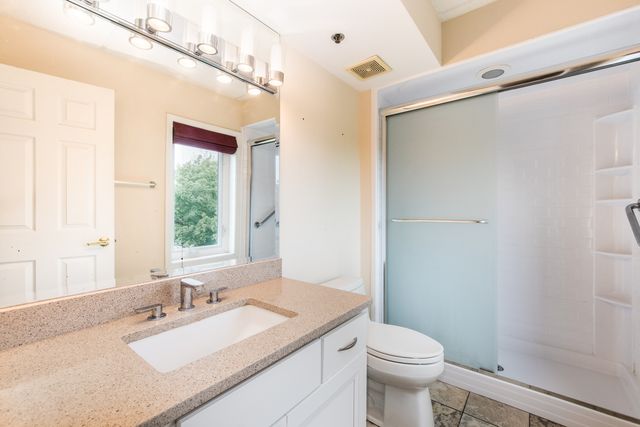 710 Creekside Drive 302, Mount Prospect, IL 60056