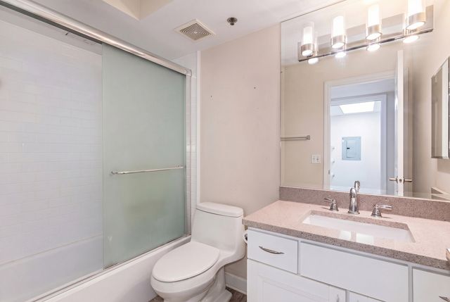 710 Creekside Drive 302, Mount Prospect, IL 60056