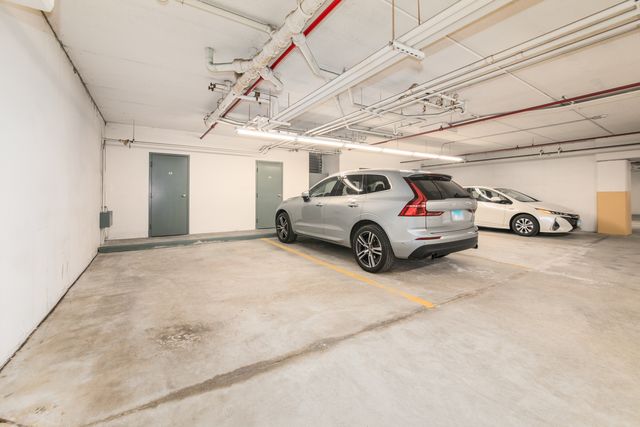 710 Creekside Drive 302, Mount Prospect, IL 60056