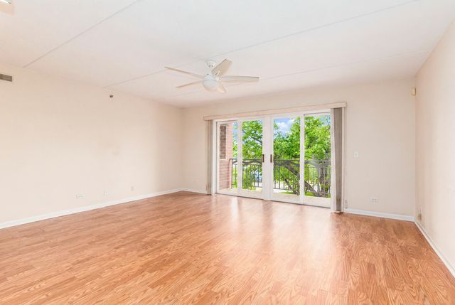 710 Creekside Drive 302, Mount Prospect, IL 60056