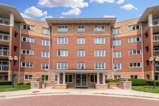 710 Creekside Drive 302, Mount Prospect, IL 60056