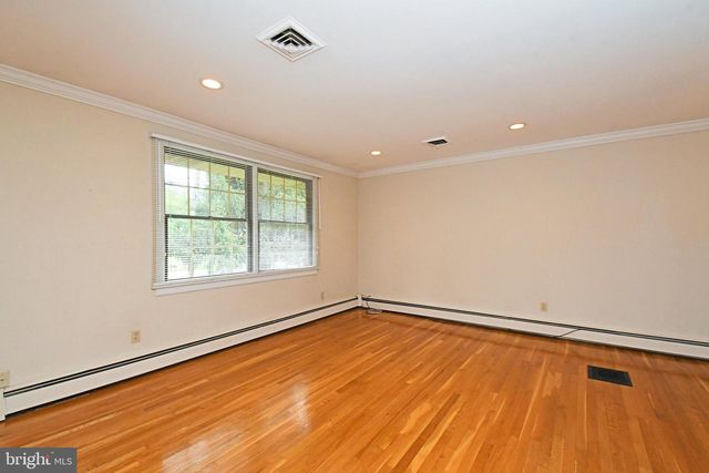 2390 LENHART RD, Colmar, PA 18915