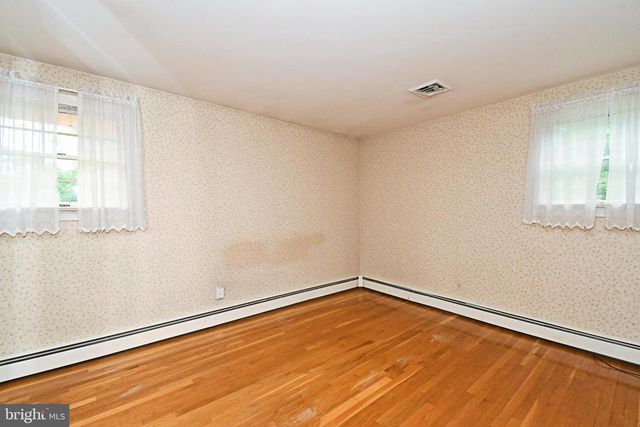 2390 LENHART RD, Colmar, PA 18915