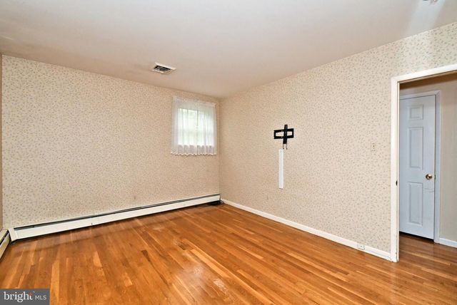 2390 LENHART RD, Colmar, PA 18915