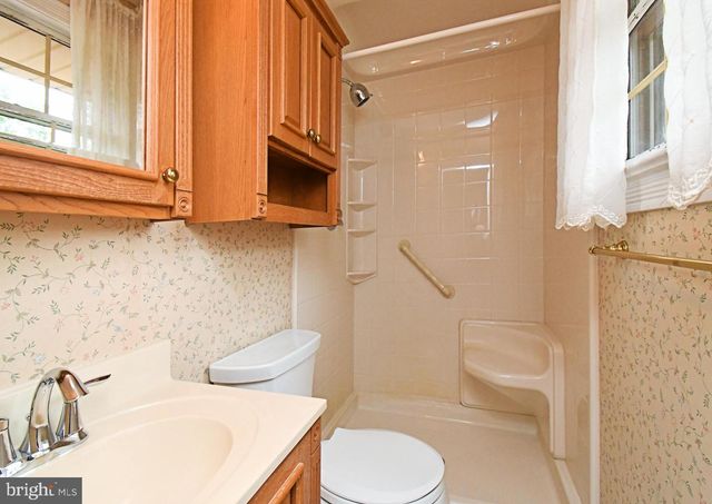 2390 LENHART RD, Colmar, PA 18915
