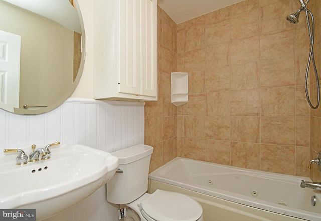 2390 LENHART RD, Colmar, PA 18915