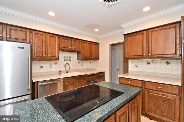 2390 LENHART RD, Colmar, PA 18915