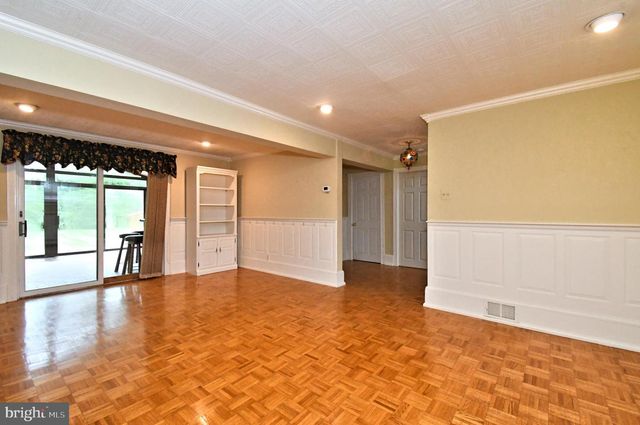 2390 LENHART RD, Colmar, PA 18915