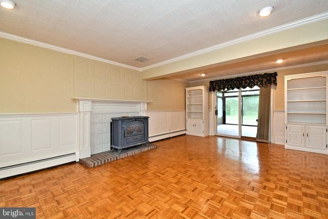 2390 LENHART RD, Colmar, PA 18915