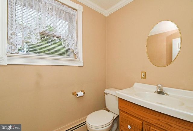 2390 LENHART RD, Colmar, PA 18915