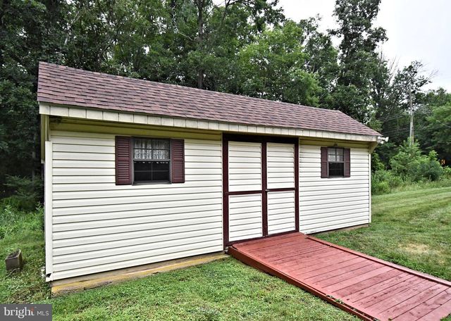 2390 LENHART RD, Colmar, PA 18915