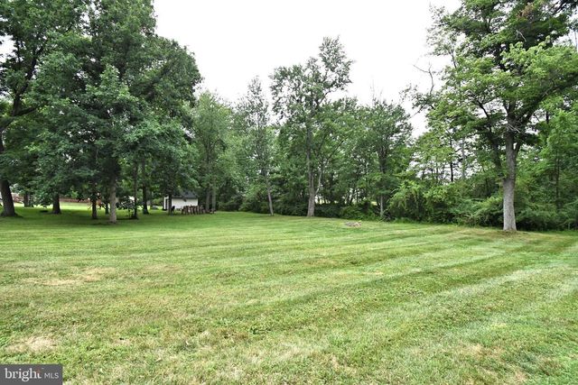 2390 LENHART RD, Colmar, PA 18915