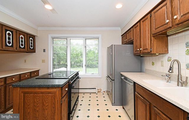 2390 LENHART RD, Colmar, PA 18915