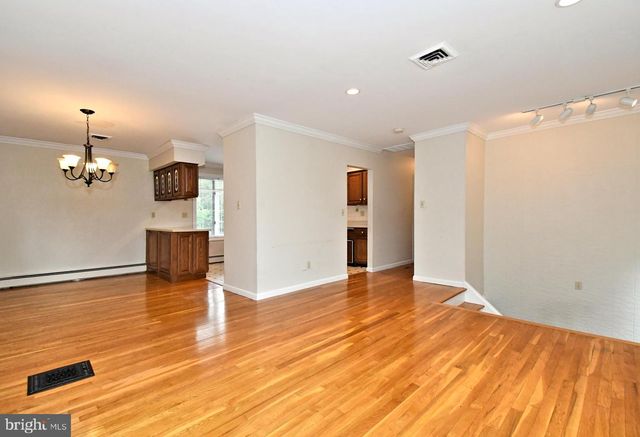 2390 LENHART RD, Colmar, PA 18915