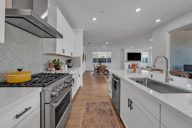 3225 Roslyn Ct, Folsom, CA 95630