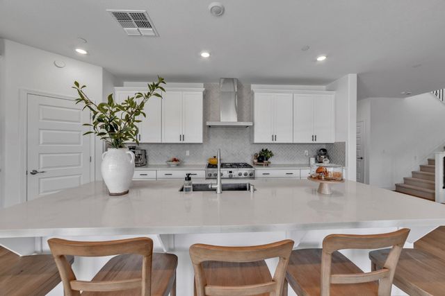 3225 Roslyn Ct, Folsom, CA 95630