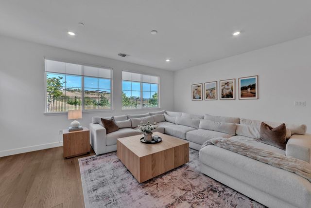 3225 Roslyn Ct, Folsom, CA 95630