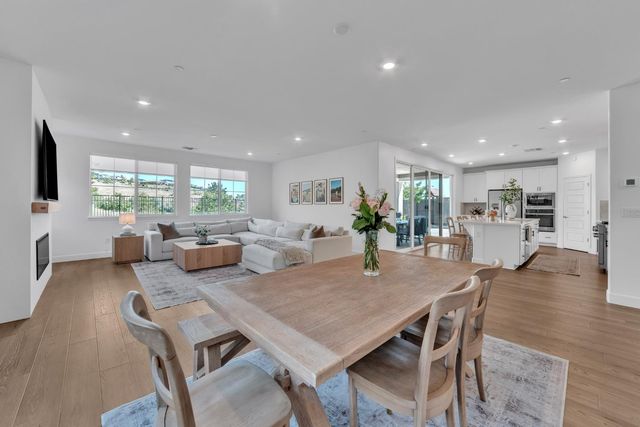 3225 Roslyn Ct, Folsom, CA 95630