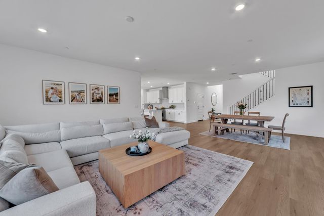 3225 Roslyn Ct, Folsom, CA 95630
