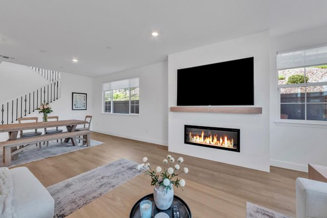 3225 Roslyn Ct, Folsom, CA 95630