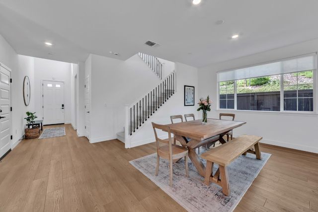 3225 Roslyn Ct, Folsom, CA 95630