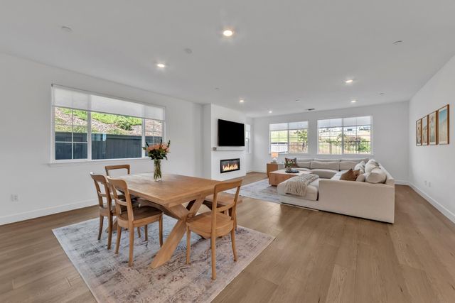 3225 Roslyn Ct, Folsom, CA 95630