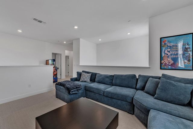 3225 Roslyn Ct, Folsom, CA 95630
