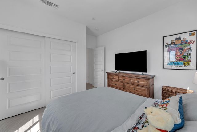 3225 Roslyn Ct, Folsom, CA 95630