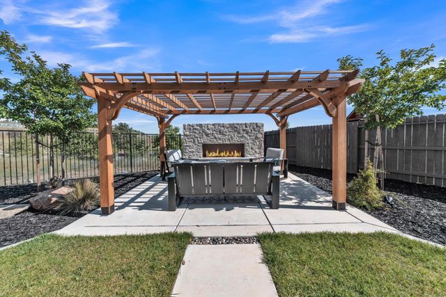 3225 Roslyn Ct, Folsom, CA 95630